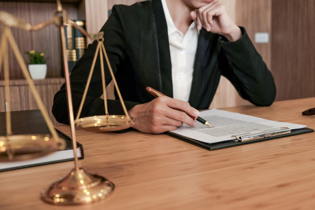 Membangun Kemitraan dengan Klien: Strategi Komunikasi Efektif dari Law Firm IMS & Associates